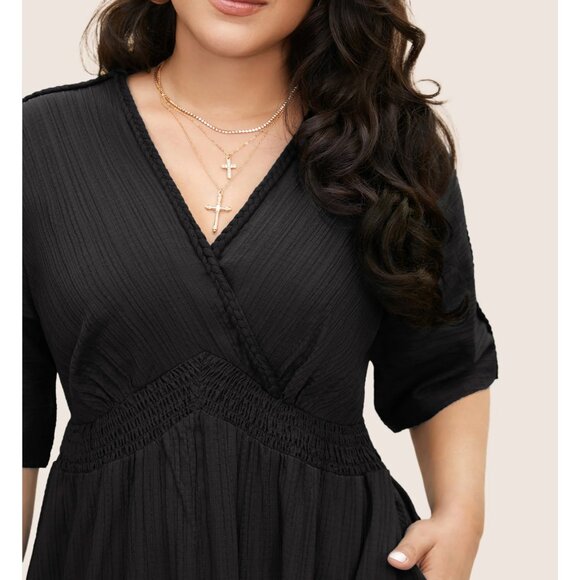 NWT BloomChic V Neck Shirred Contrast Webbing Split Side Dress, Black, - Picture 3 of 4